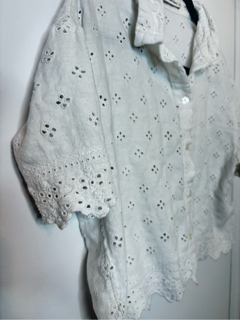 Abercrombie & Fitch White Eyelet Button-Up Top - Picture 3 of 3